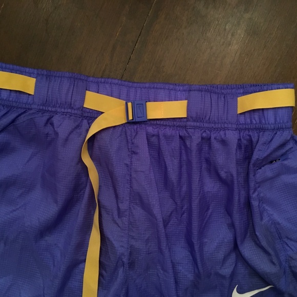 Urban Outfitters / Nike Sportswear Icon Retro Clash Belted Running Shorts - Picture 10 of 13